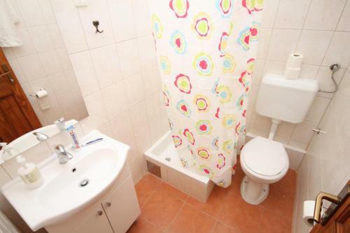Apartment Povljana 3316g