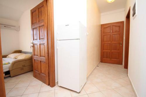 Apartment Povljana 3316g