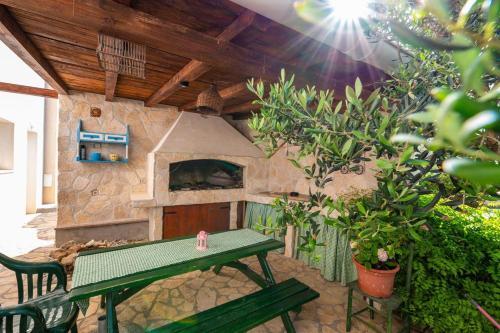 Apartment Povljana 232a