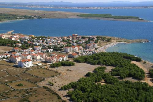 Apartment Povljana 6468a