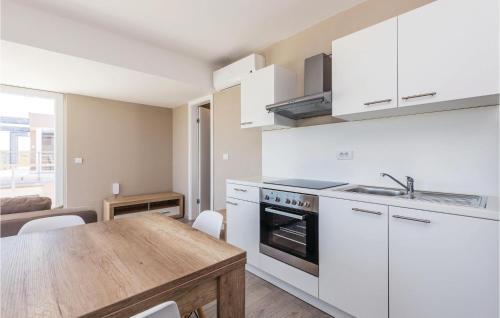 Apartment Povljana With Sea View II