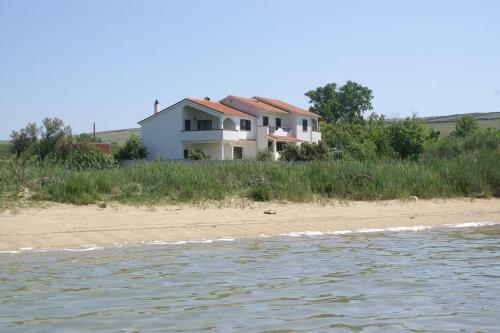 Apartment Povljana 230b