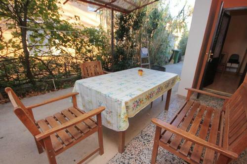 Apartment Povljana 9353a