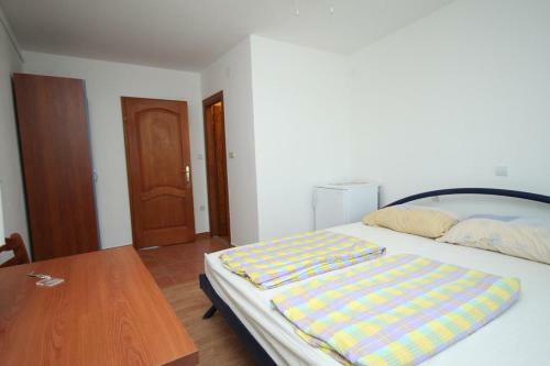 Apartment Povljana 3316c
