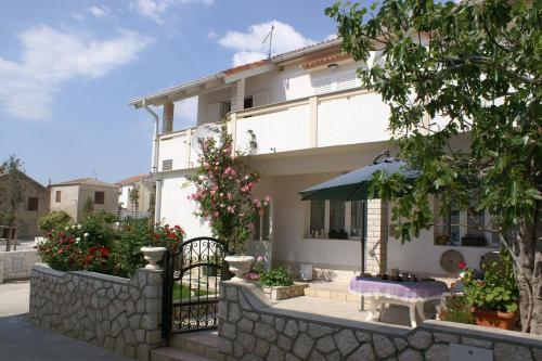 Apartment Povljana 233b