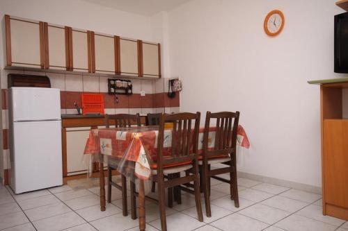 Apartment Povljana 6502a