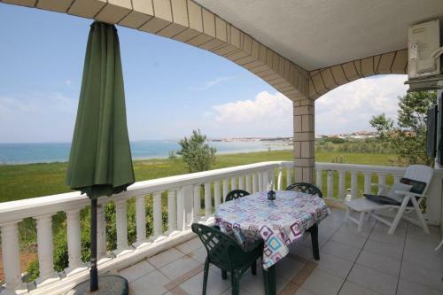 Apartment Povljana 6502a