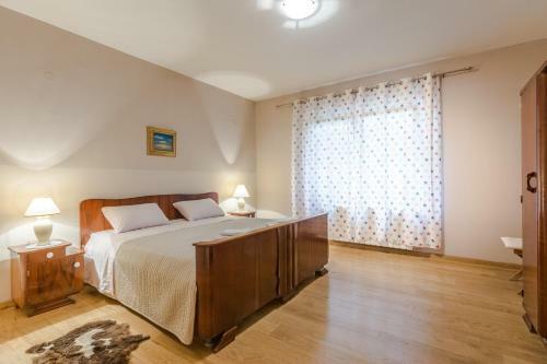 Apartment Jeger