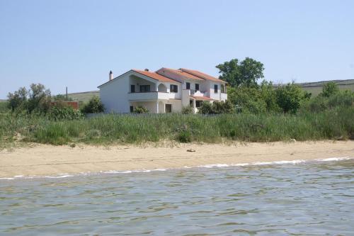 Apartment Povljana 230c