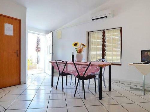 Apartment Povljana 12169a