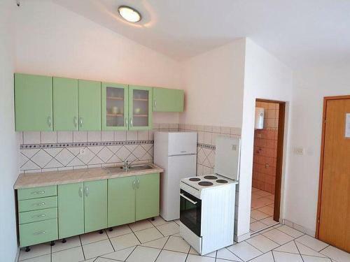 Apartment Povljana 12169a