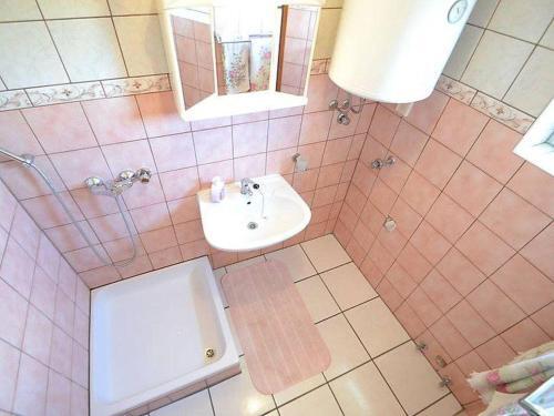 Apartment Povljana 12169a
