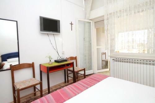 Hostal Double Room Preko 8180i