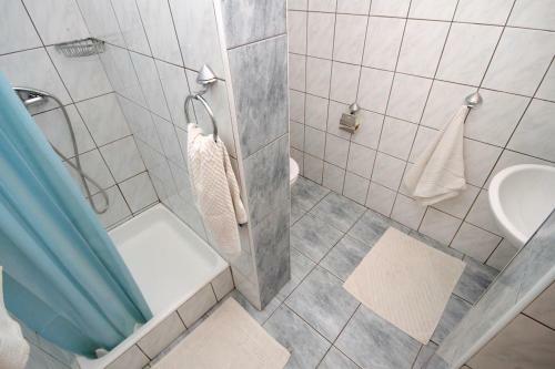 Hostal Rooms With A Swimming Pool Preko (ugljan) - 8180