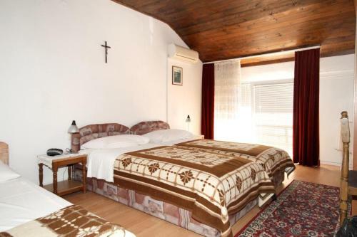 Hostal Rooms With A Swimming Pool Preko (ugljan) - 8180