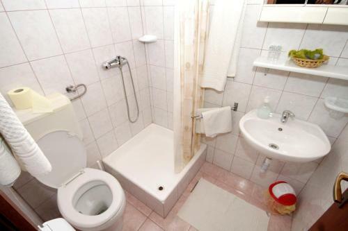 Hostal Twin Room Preko 8180h