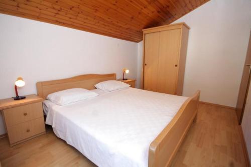 Apartment Preko 8417b