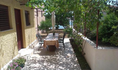 Family Friendly Seaside Apartments Preko (ugljan) - 14692