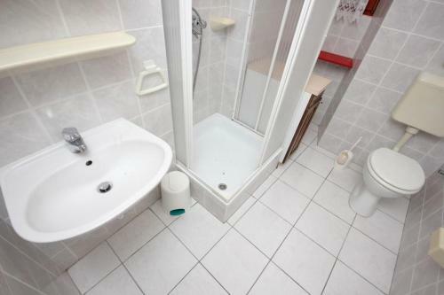 Apartments By The Sea Poljana (ugljan) - 8505
