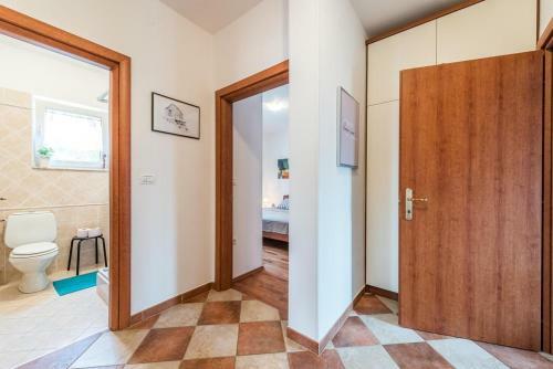 Apartment Sutomiscica 13872b