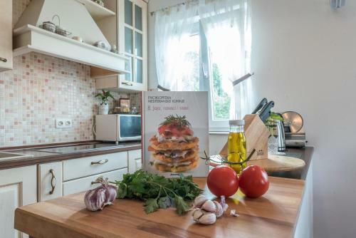 Apartment Sutomiscica 13872b