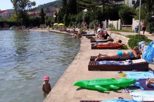 Apartment Sutomiscica 13872b