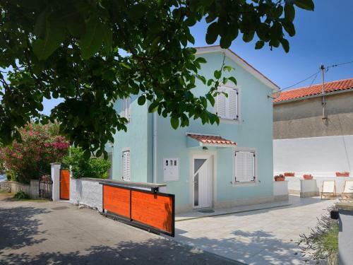 Apartment House Premate