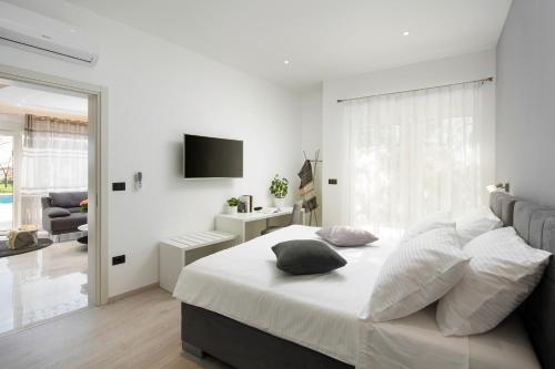 Premantura Villa Sleeps 8 Pool Wifi