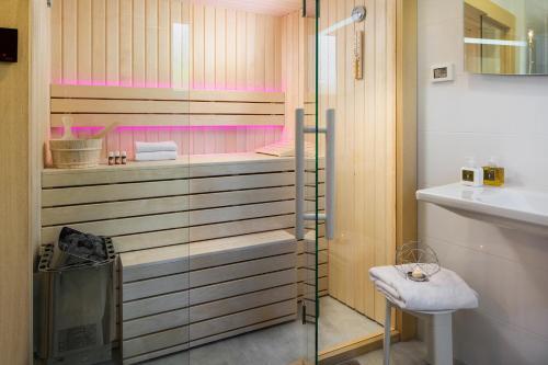 Premantura Villa Sleeps 8 Pool Wifi
