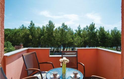 Two-bedroom Apartment In Pridraga