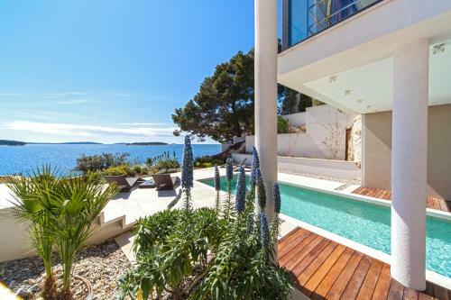 Primosten Villa Sleeps 6 Pool Air Con Wifi