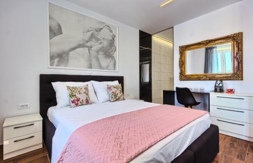 Hostal Mincheta - Luxury Rooms
