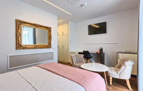 Hostal Mincheta - Luxury Rooms