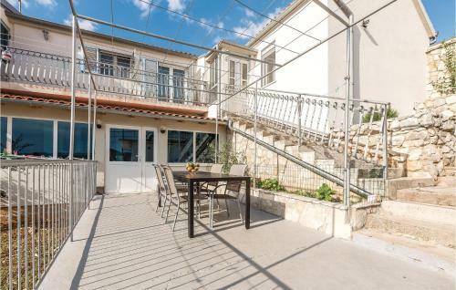 Four-bedroom Holiday Home In Primosten