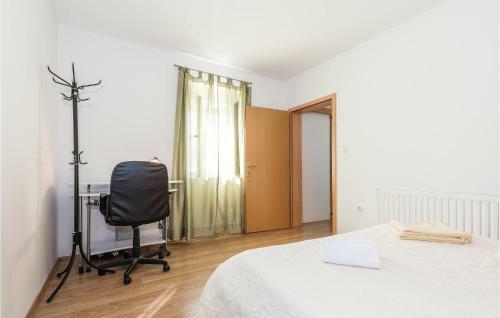 Four-bedroom Holiday Home In Primosten