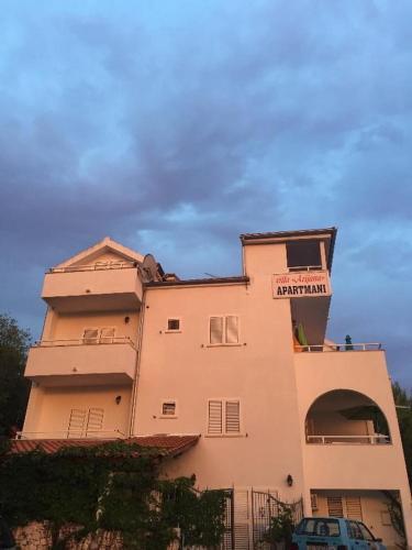 Apartment Primosten 15704c