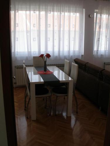 Apartments With A Parking Space Primosten - 12425