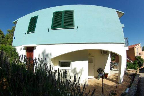 Apartment Primosten 15883a