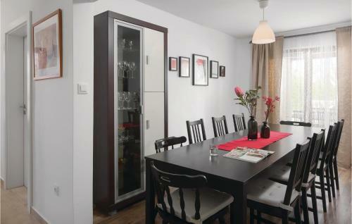 Five-bedroom Holiday Home In Privlaka