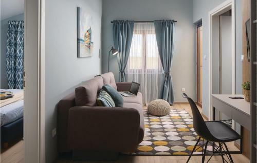 Five-bedroom Holiday Home In Privlaka