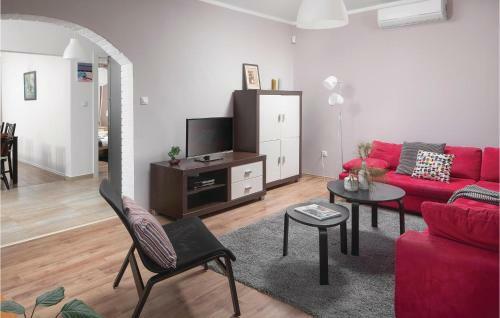 Five-bedroom Holiday Home In Privlaka