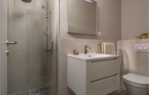 Five-bedroom Holiday Home In Privlaka