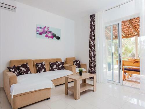 Five-bedroom Holiday Home In Prizba