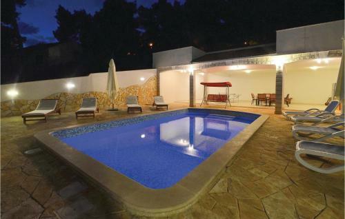 Five-bedroom Holiday Home In Prizba