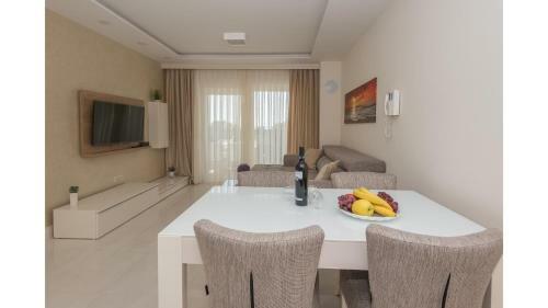 Apartments Leone