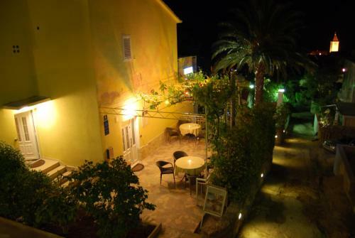 Hostal Palma Promajna Apartments