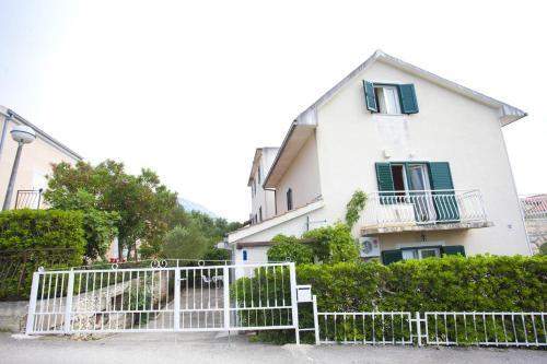 Apartment Promajna 2588b