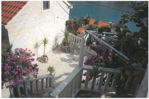 Apartment Pucisca 14003a