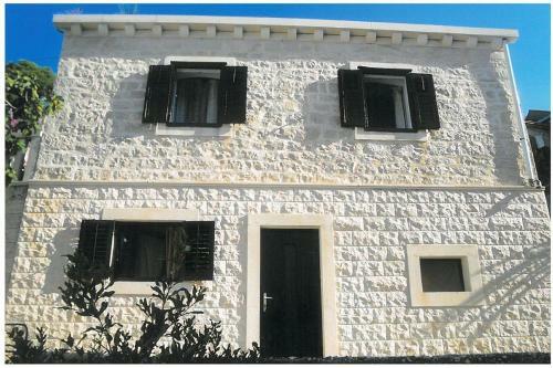 Apartment Pucisca 14003a