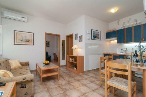 Apartments Mira